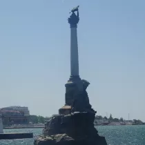 Памятник затопленным кораблям