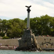 Памятник затопленным кораблям